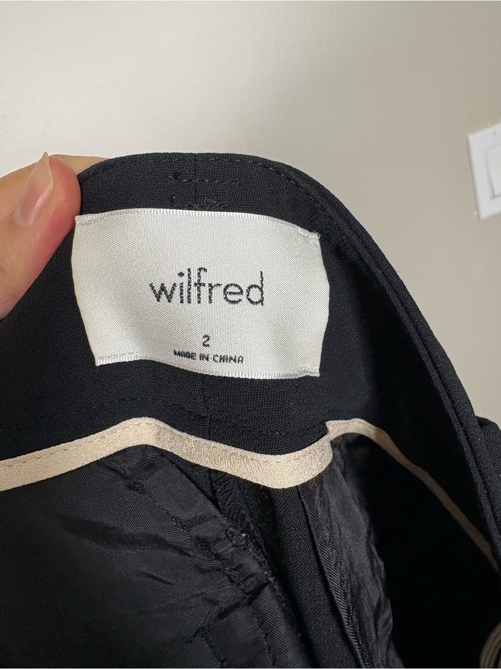 Aritzia Carrot Pants in black - size 2 - Picture 6 of 6